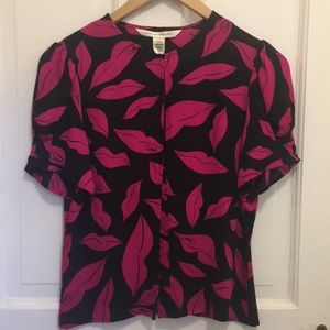 Vintage Diane von Furstenberg  lip print signature top